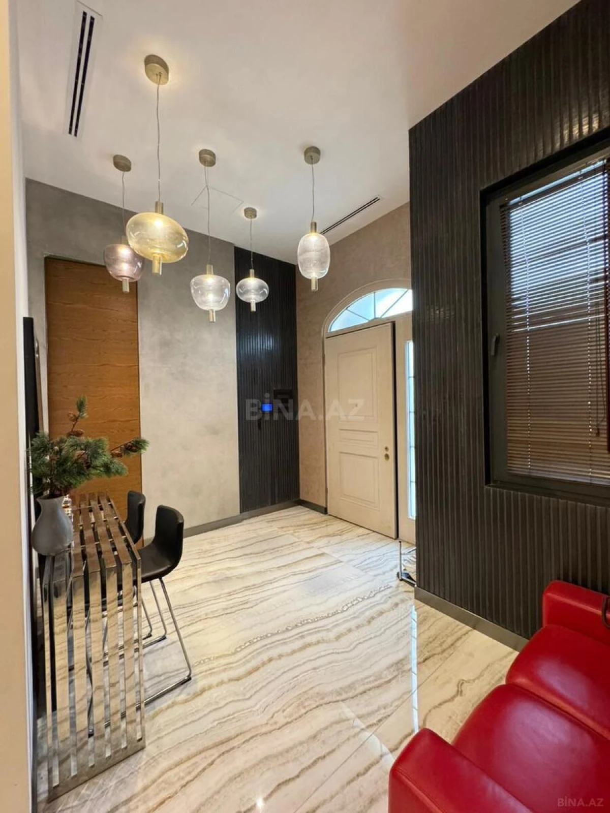 Satılır 5 otaqlı həyət evi 400 m²