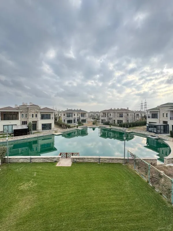 Satılır 5 otaqlı həyət evi 400 m²