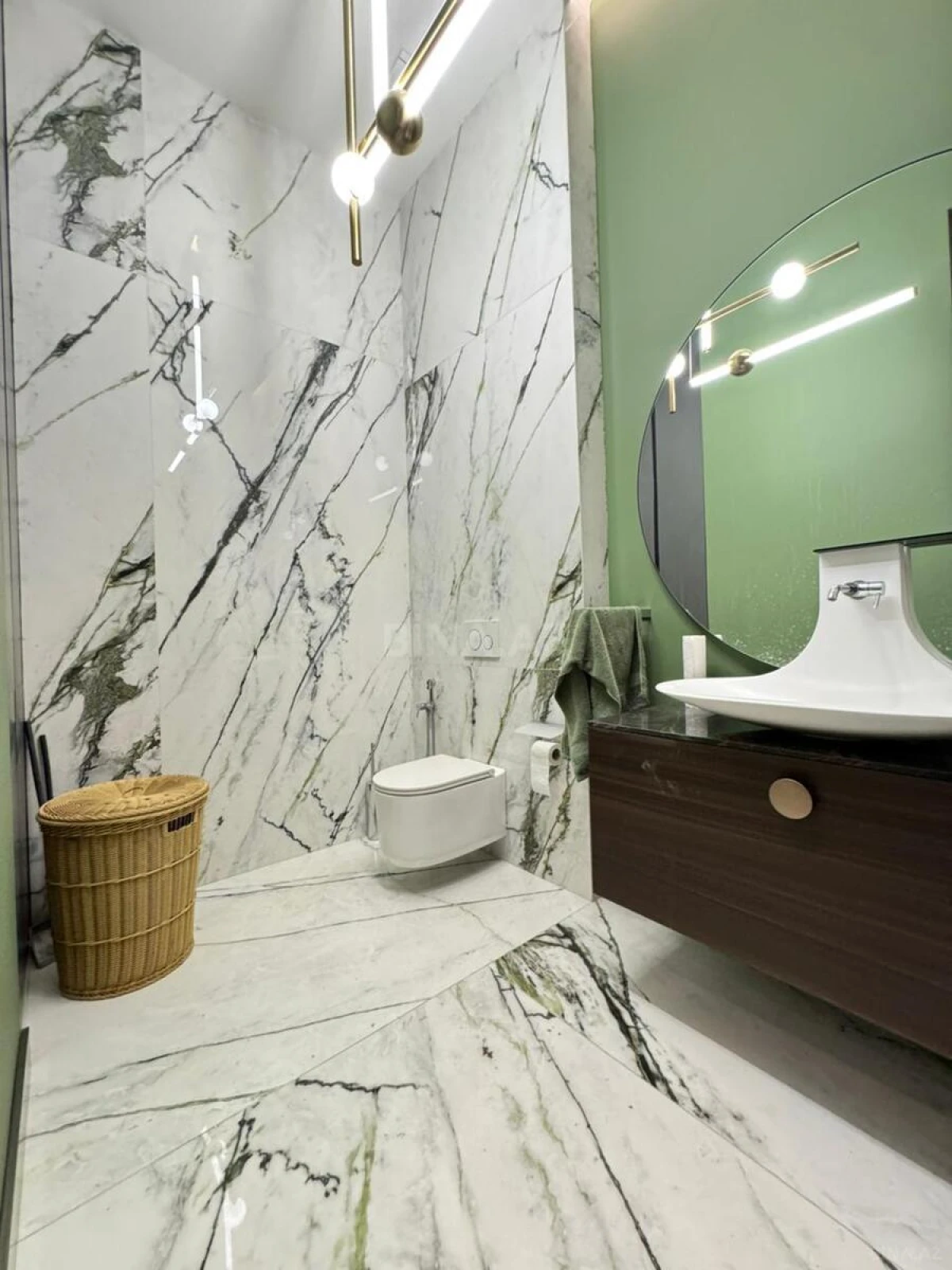 Satılır 5 otaqlı həyət evi 400 m²