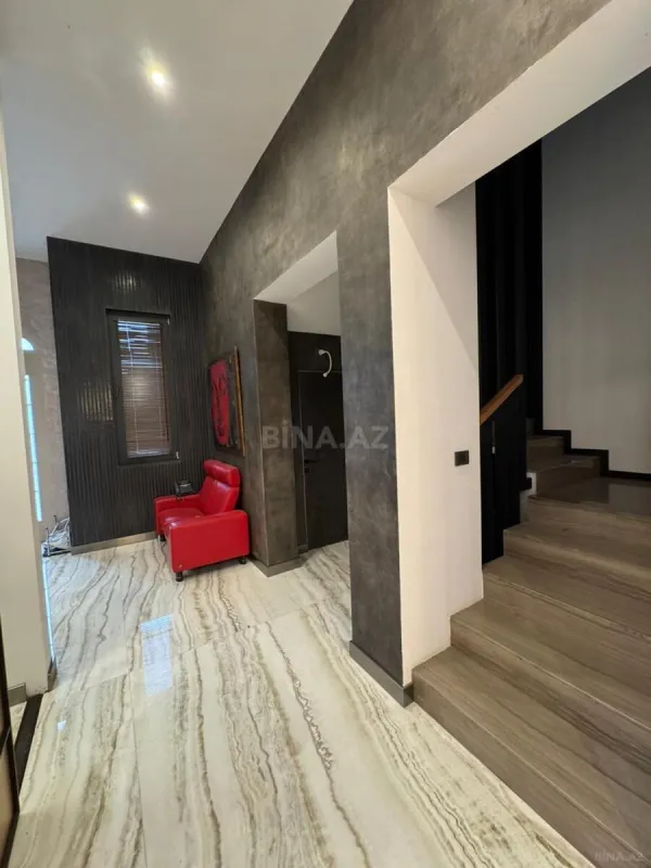 Satılır 5 otaqlı həyət evi 400 m²