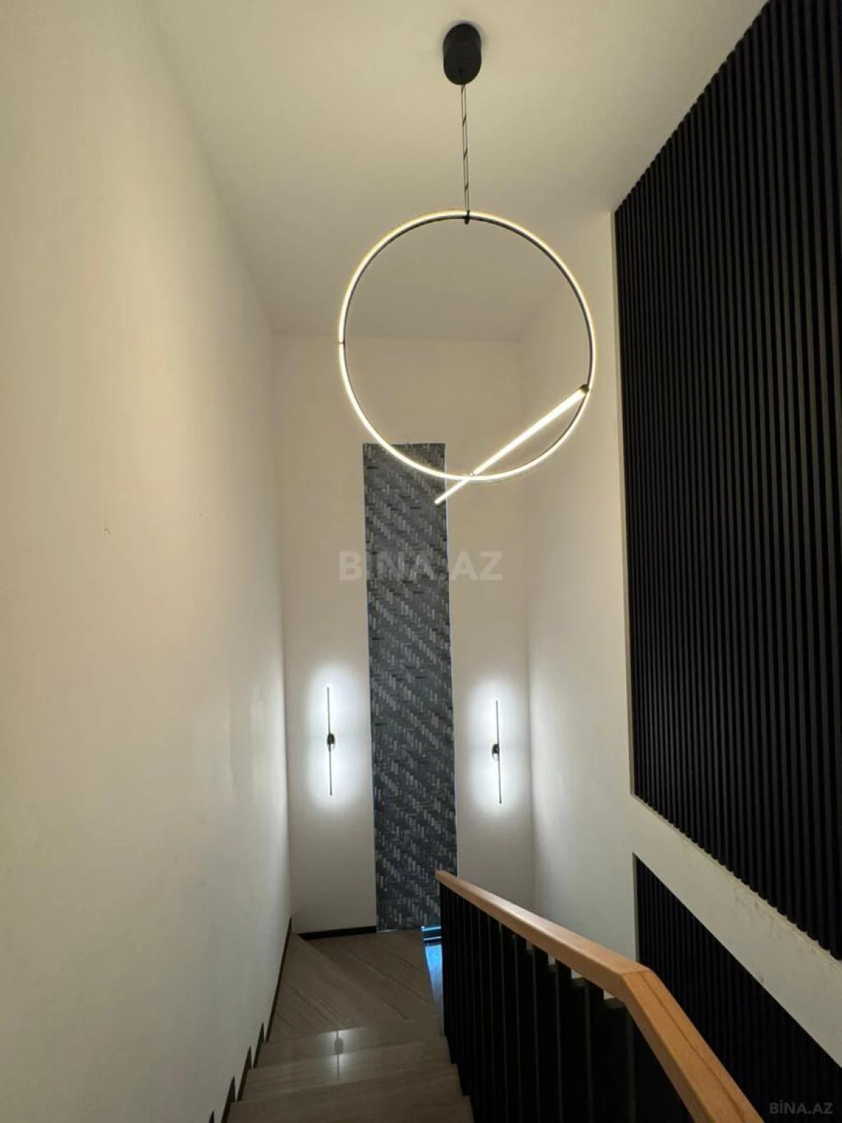 Satılır 5 otaqlı həyət evi 400 m²