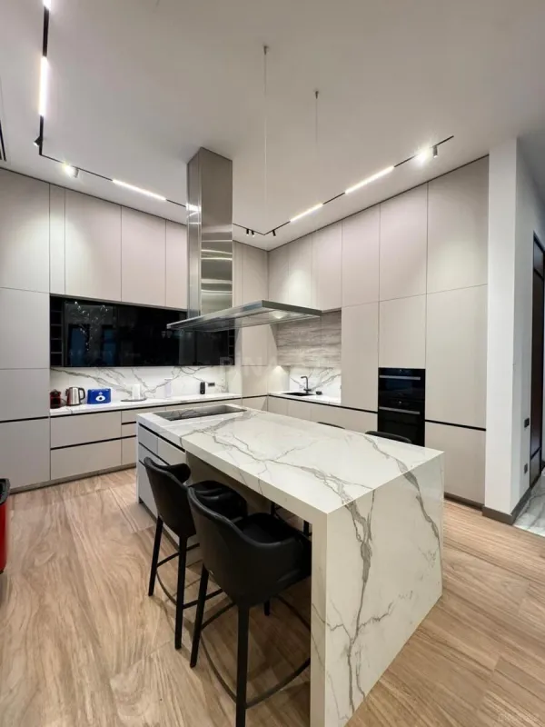 Satılır 5 otaqlı həyət evi 400 m²