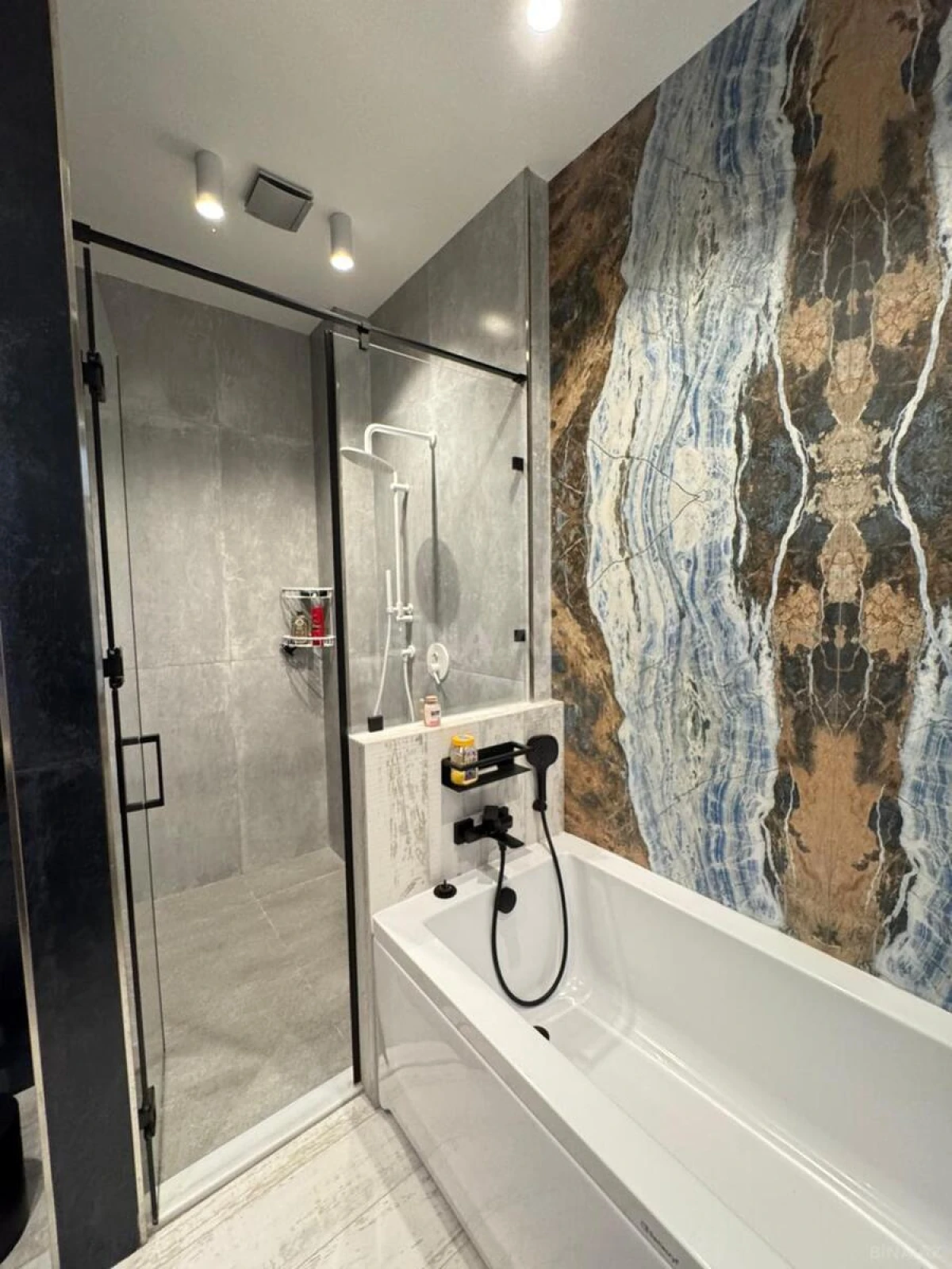 Satılır 5 otaqlı həyət evi 400 m²