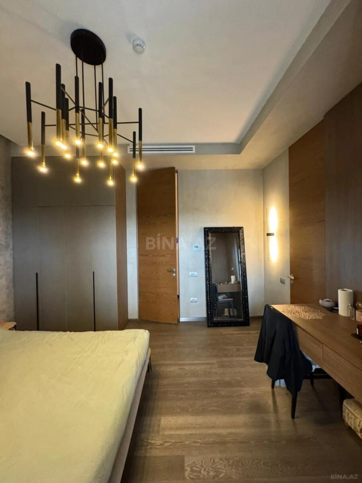 Satılır 5 otaqlı həyət evi 400 m²