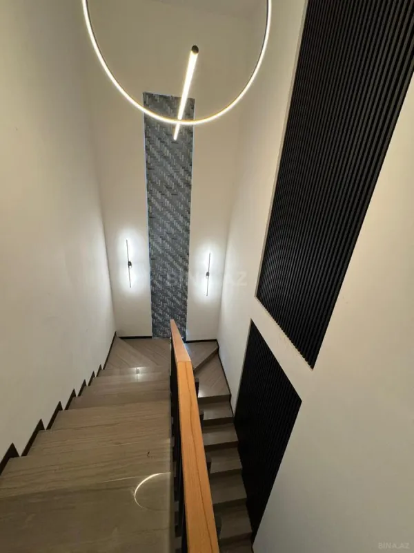 Satılır 5 otaqlı həyət evi 400 m²