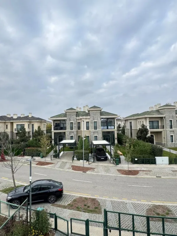 Satılır 5 otaqlı həyət evi 400 m²