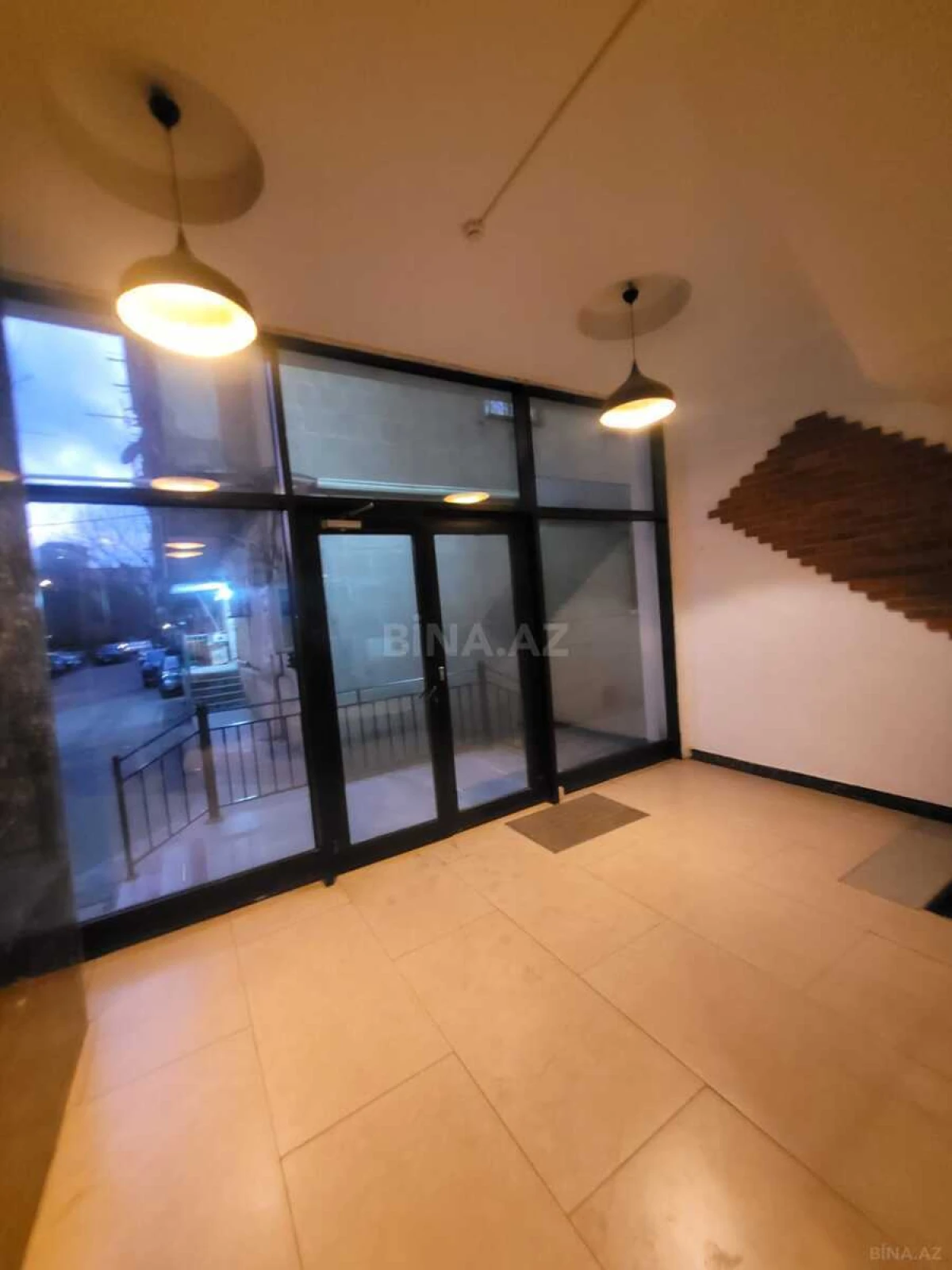 Satılır 4 otaqlı mənzil 175 m²