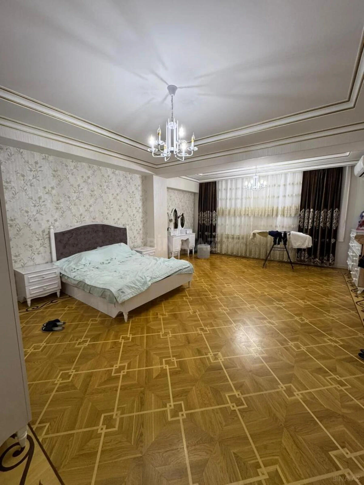 Satılır 4 otaqlı mənzil 175 m²