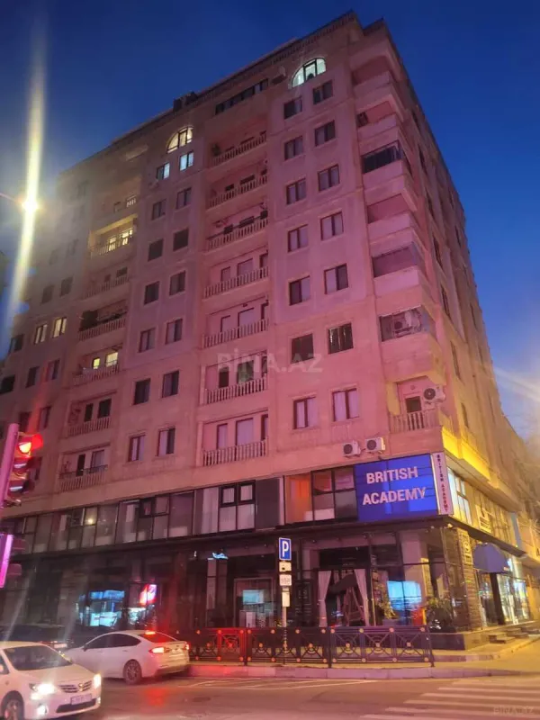 Satılır 4 otaqlı mənzil 175 m²