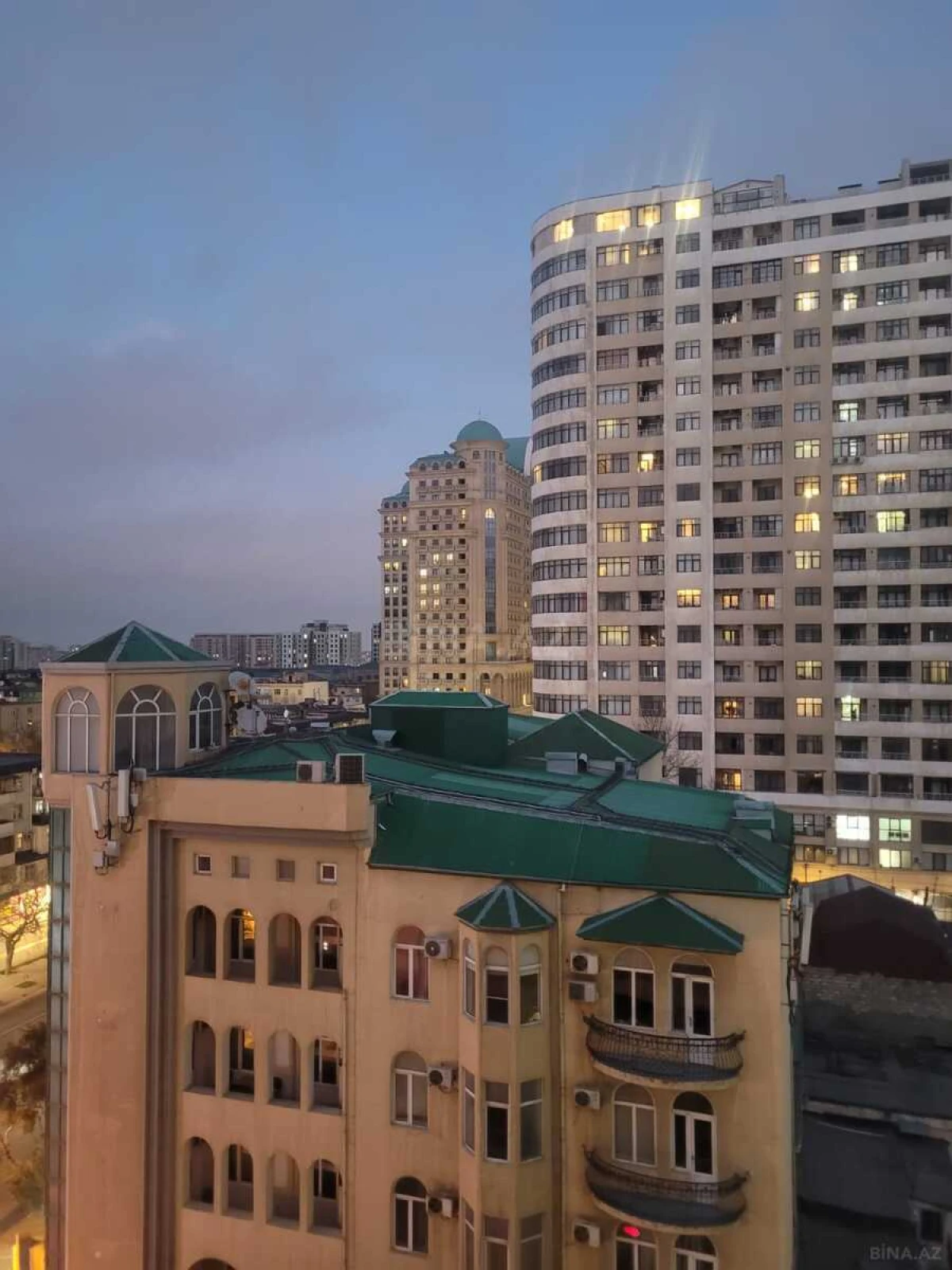 Satılır 4 otaqlı mənzil 175 m²