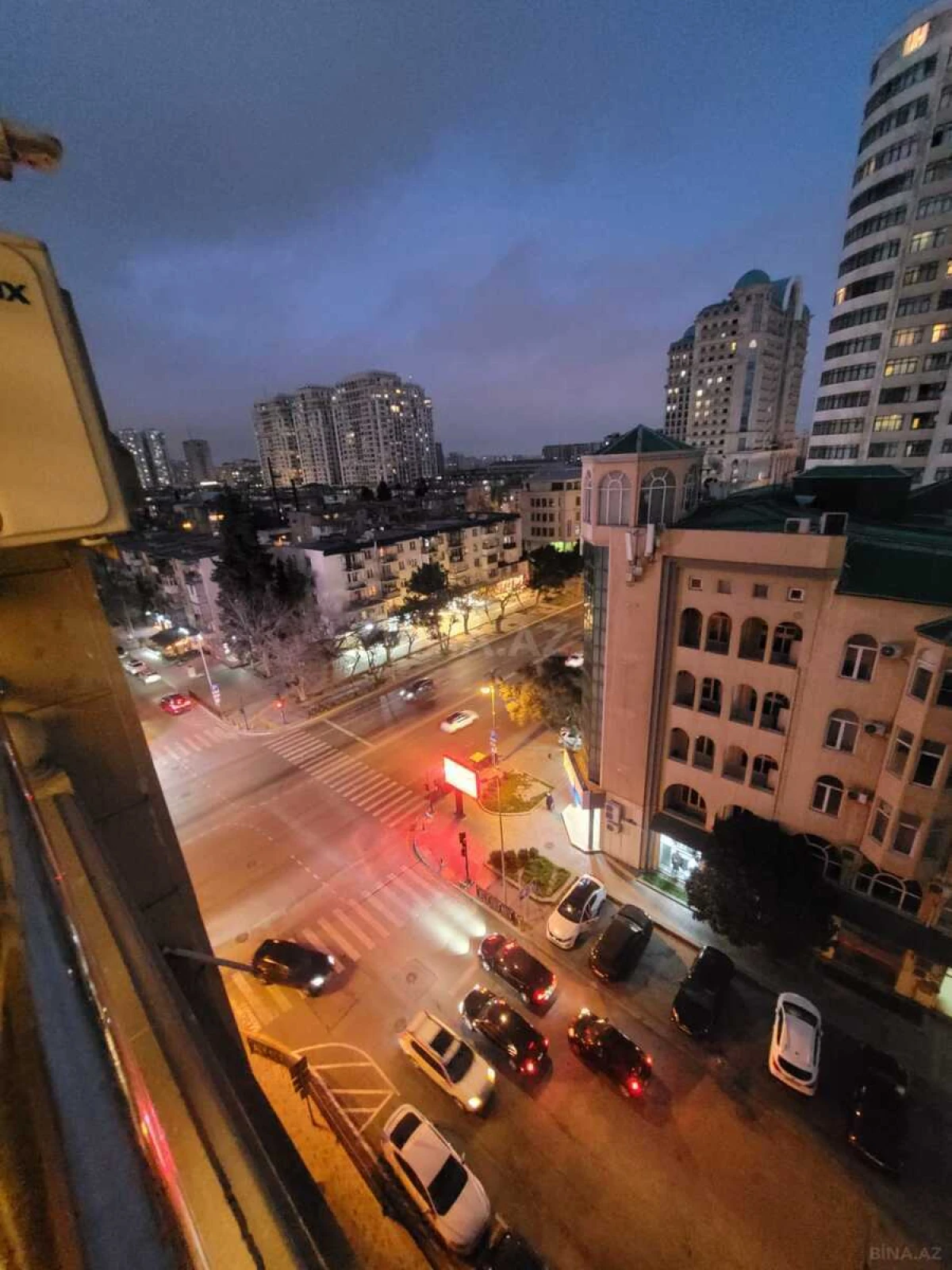 Satılır 4 otaqlı mənzil 175 m²