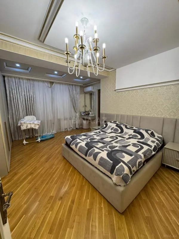 Satılır 4 otaqlı mənzil 175 m²