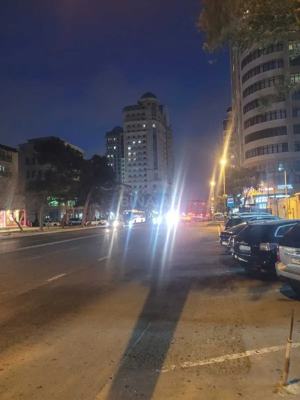 Satılır 4 otaqlı mənzil 175 m²