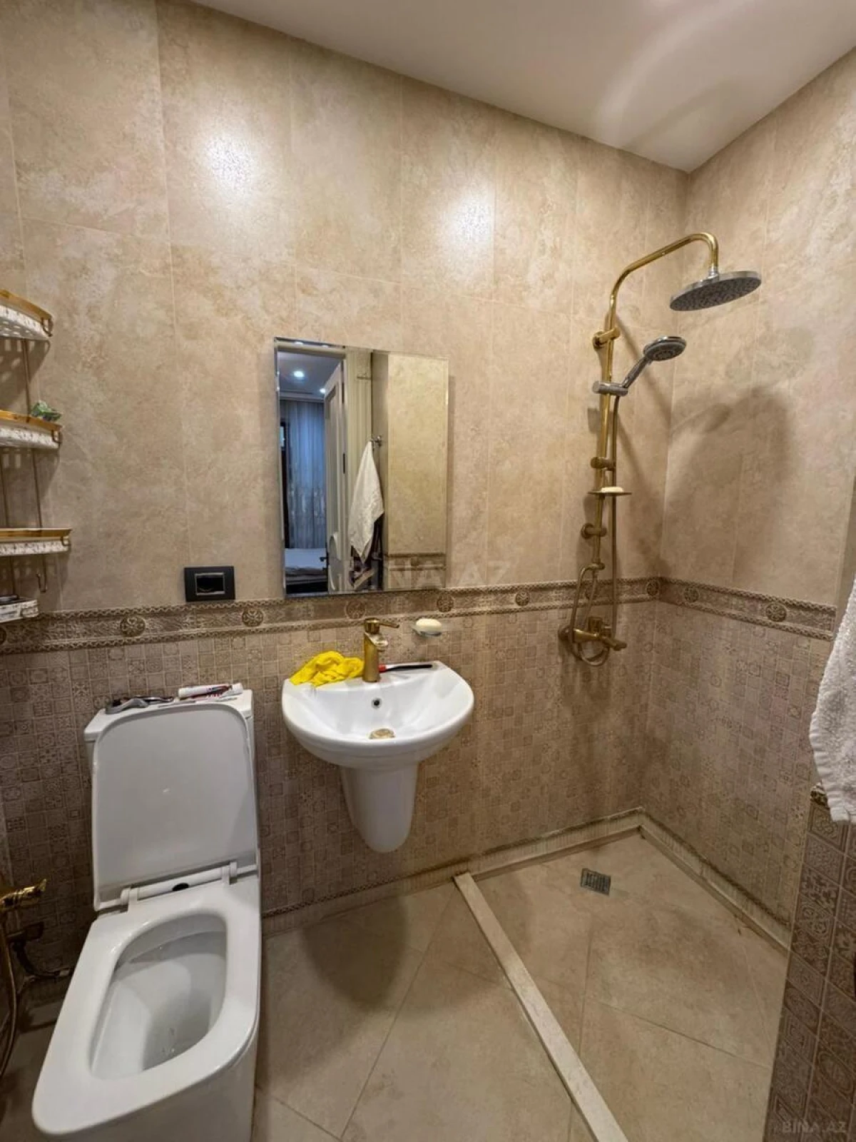 Satılır 4 otaqlı mənzil 175 m²