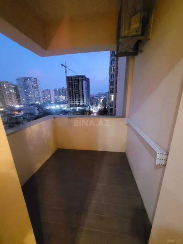 Satılır 4 otaqlı mənzil 175 m²