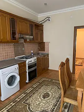 Kirayə verilir 2 otaqlı mənzil 90 m²