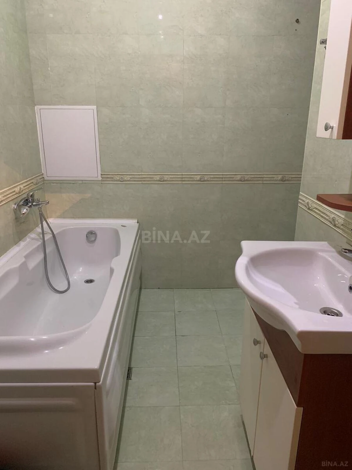Kirayə verilir 2 otaqlı mənzil 90 m²