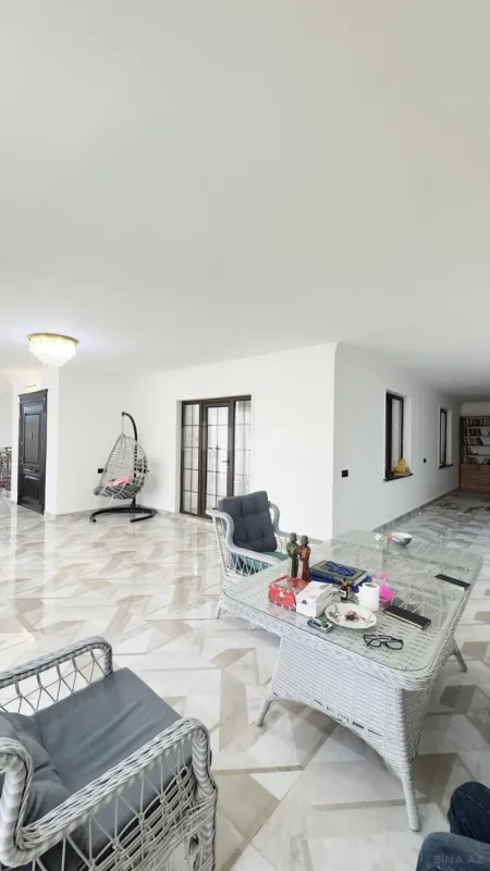 Satılır 5 otaqlı həyət evi 260 m²