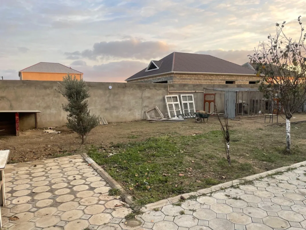 Satılır 7 otaqlı həyət evi 200 m²