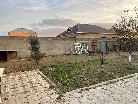 Satılır 7 otaqlı həyət evi 200 m²