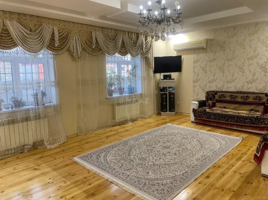 Satılır 7 otaqlı həyət evi 200 m²