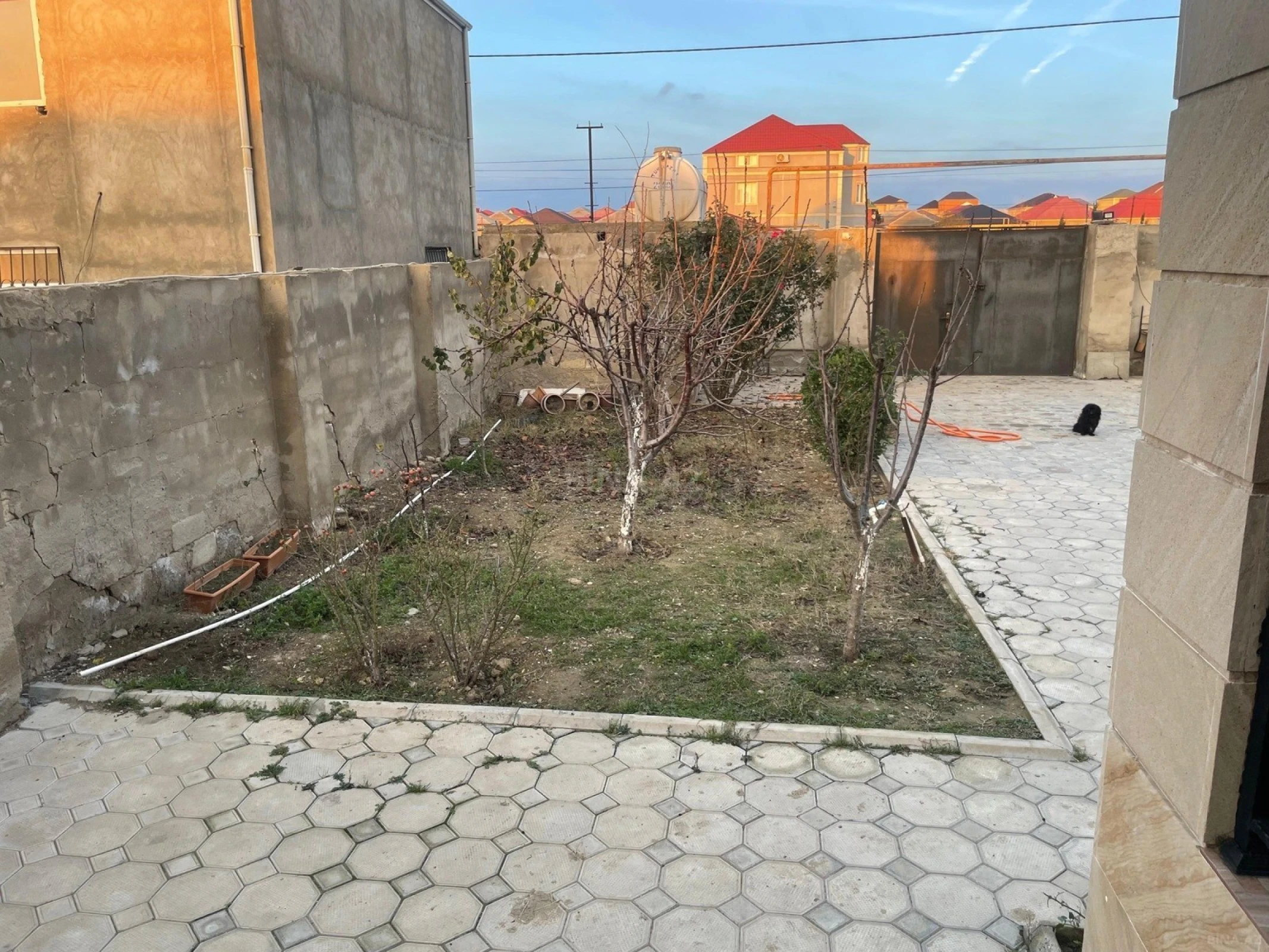 Satılır 7 otaqlı həyət evi 200 m²