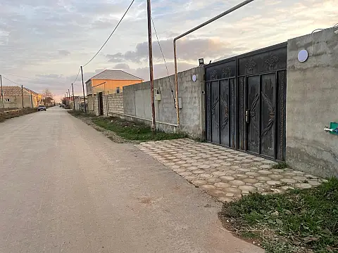 Satılır 7 otaqlı həyət evi 200 m²