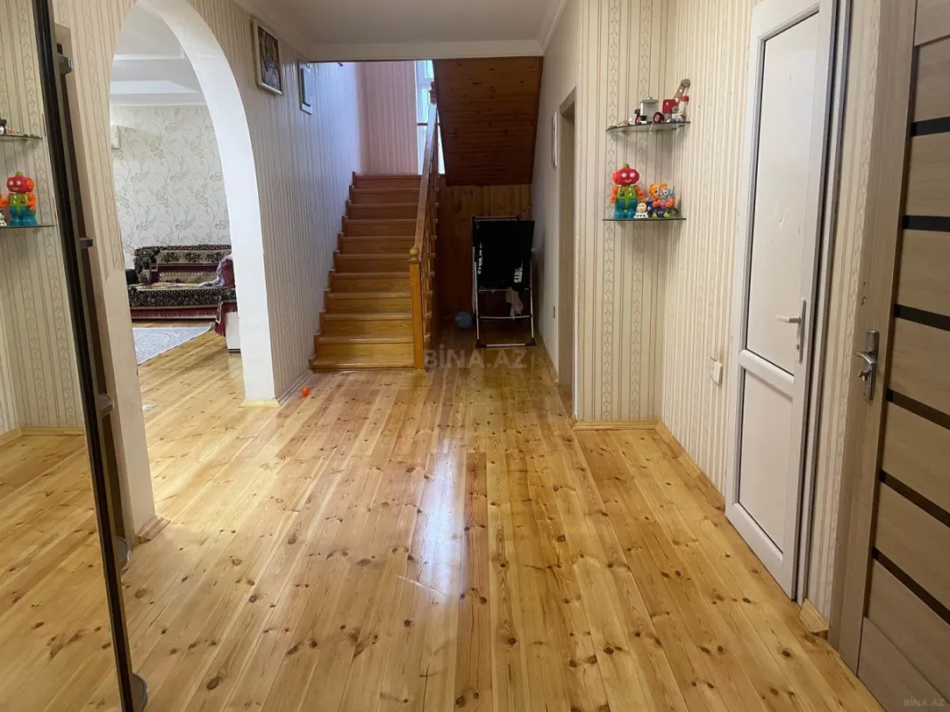 Satılır 7 otaqlı həyət evi 200 m²