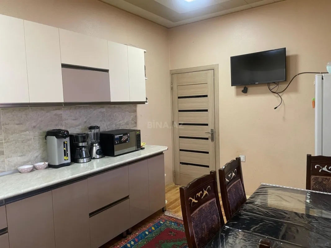 Satılır 7 otaqlı həyət evi 200 m²