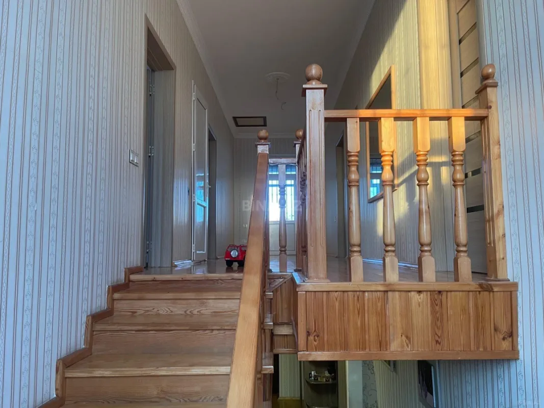 Satılır 7 otaqlı həyət evi 200 m²