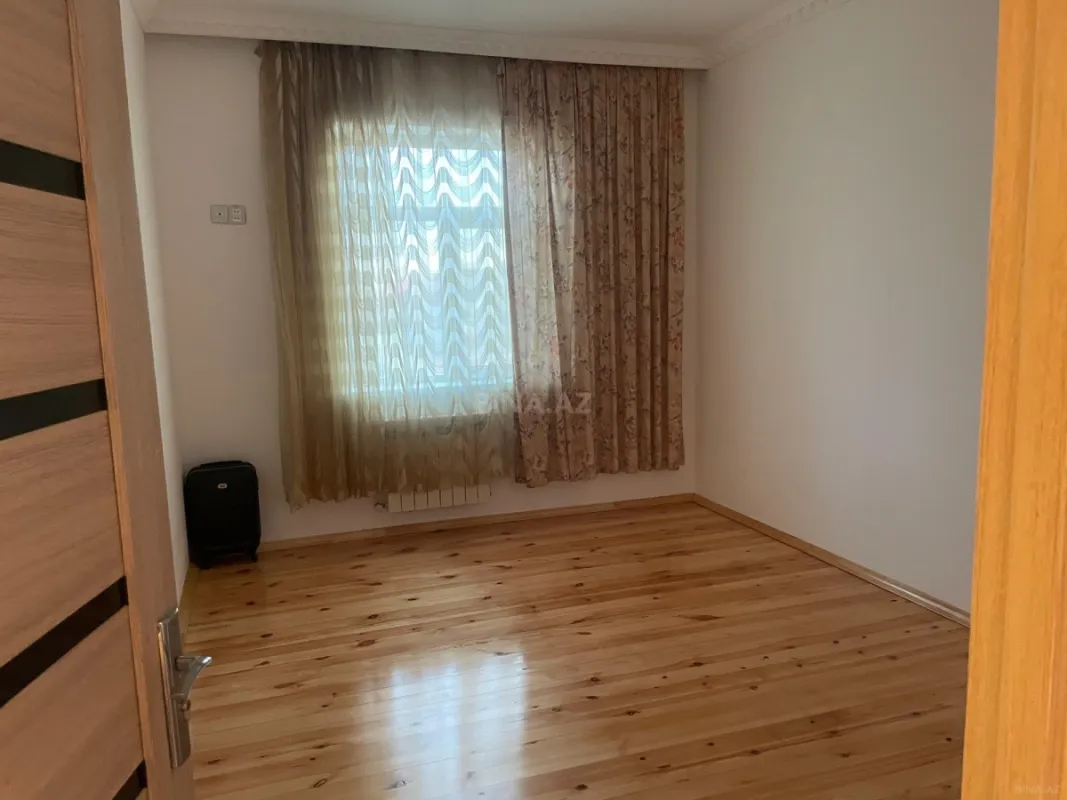 Satılır 7 otaqlı həyət evi 200 m²