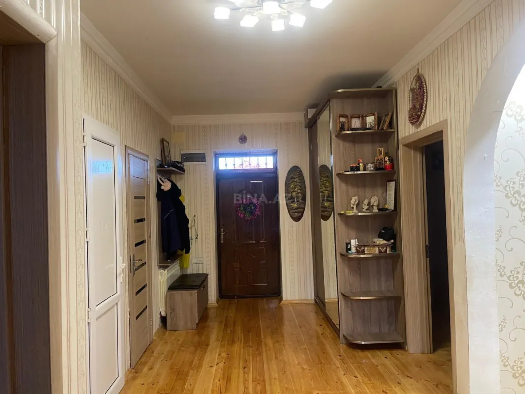 Satılır 7 otaqlı həyət evi 200 m²