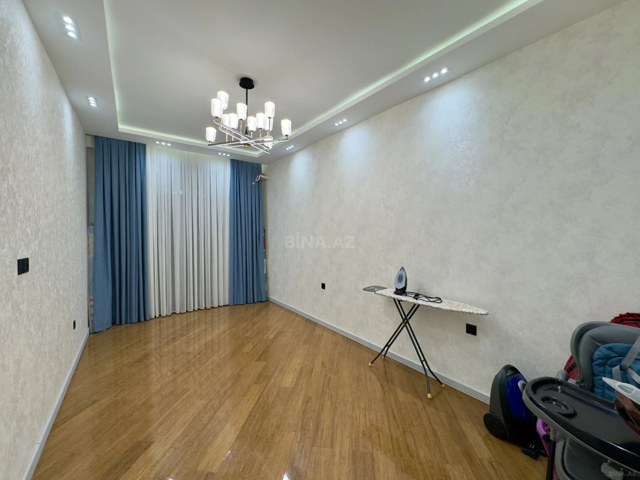 Satılır 3 otaqlı mənzil 107 m²