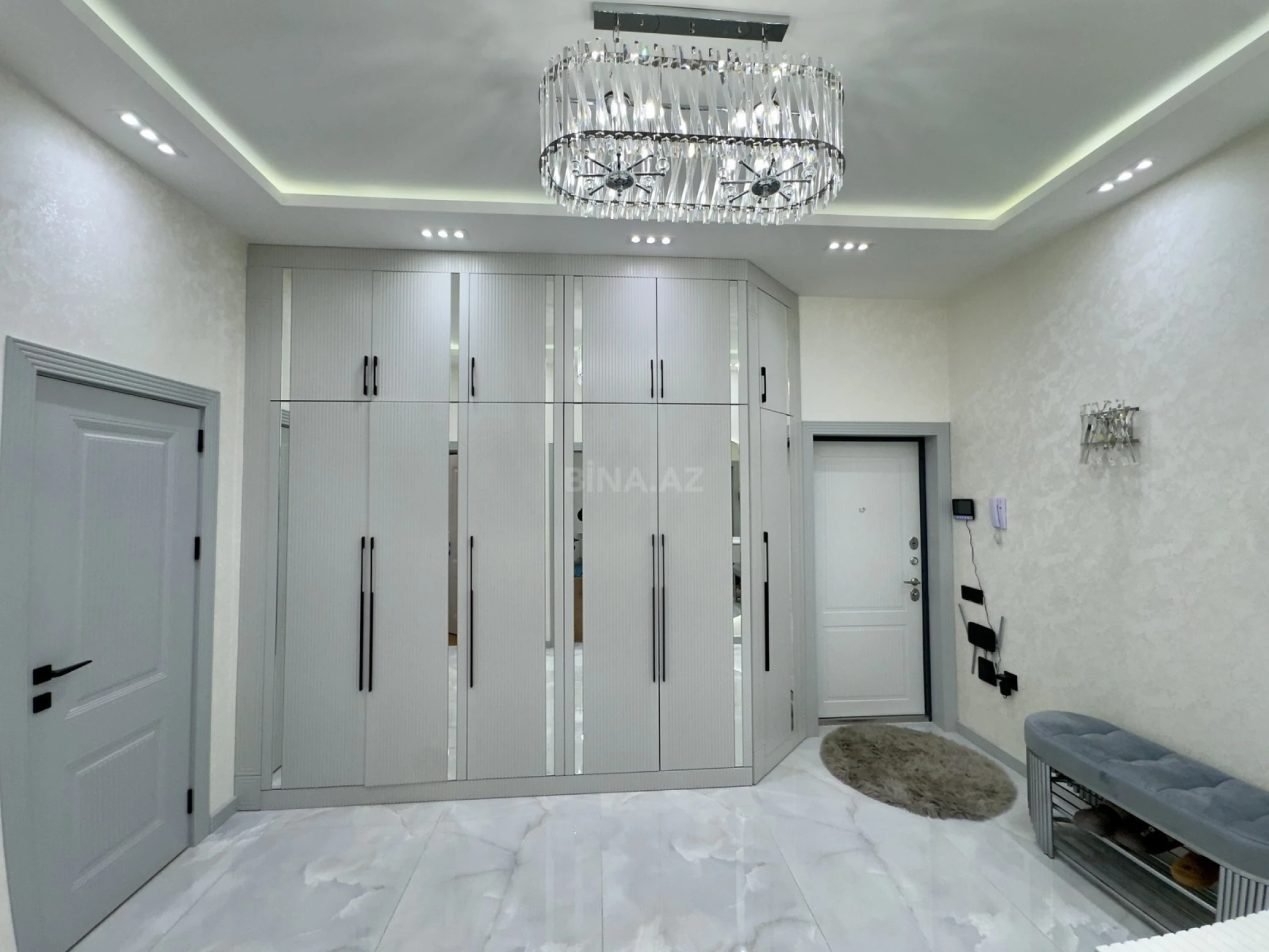 Satılır 3 otaqlı mənzil 107 m²