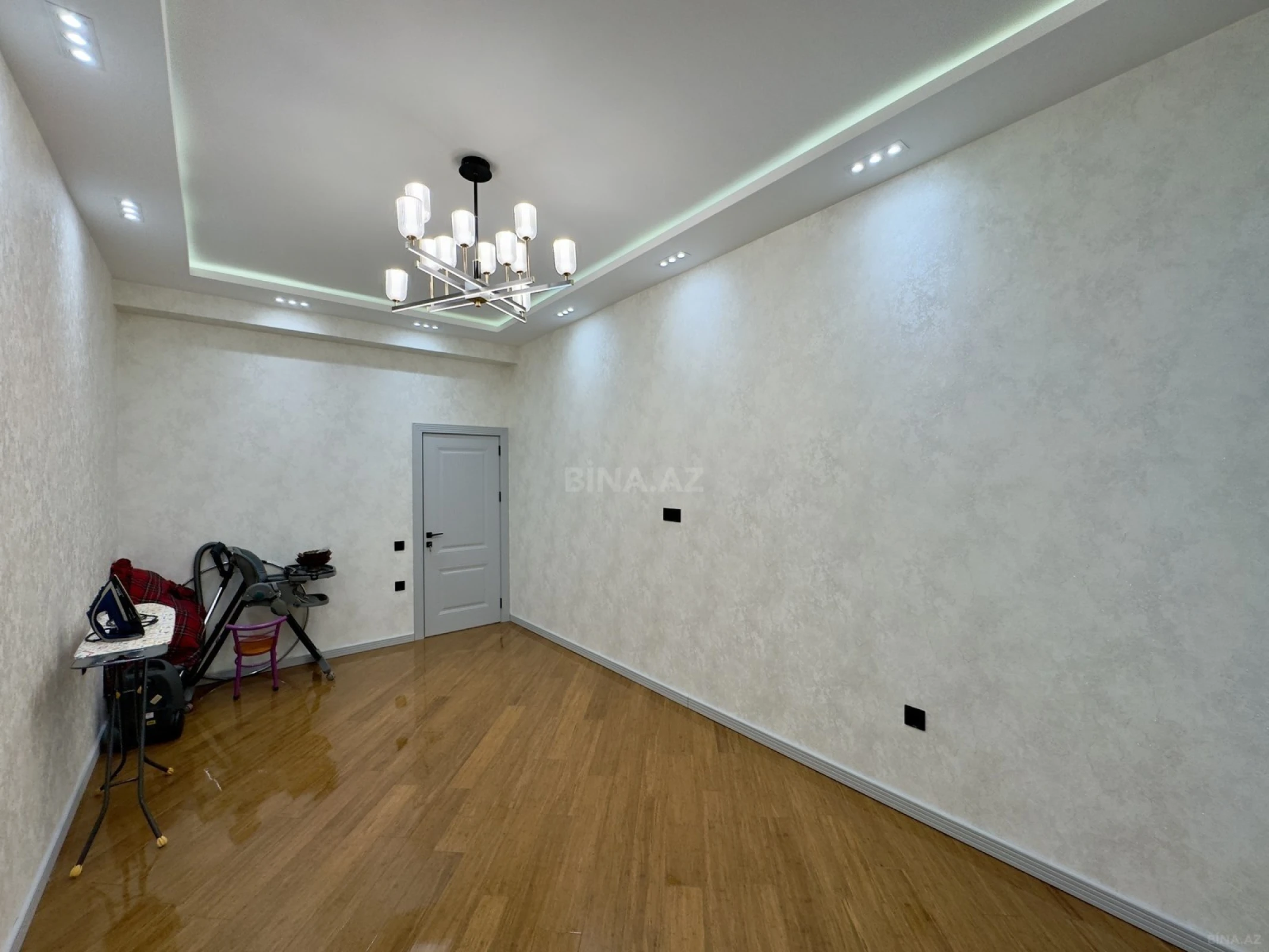 Satılır 3 otaqlı mənzil 107 m²