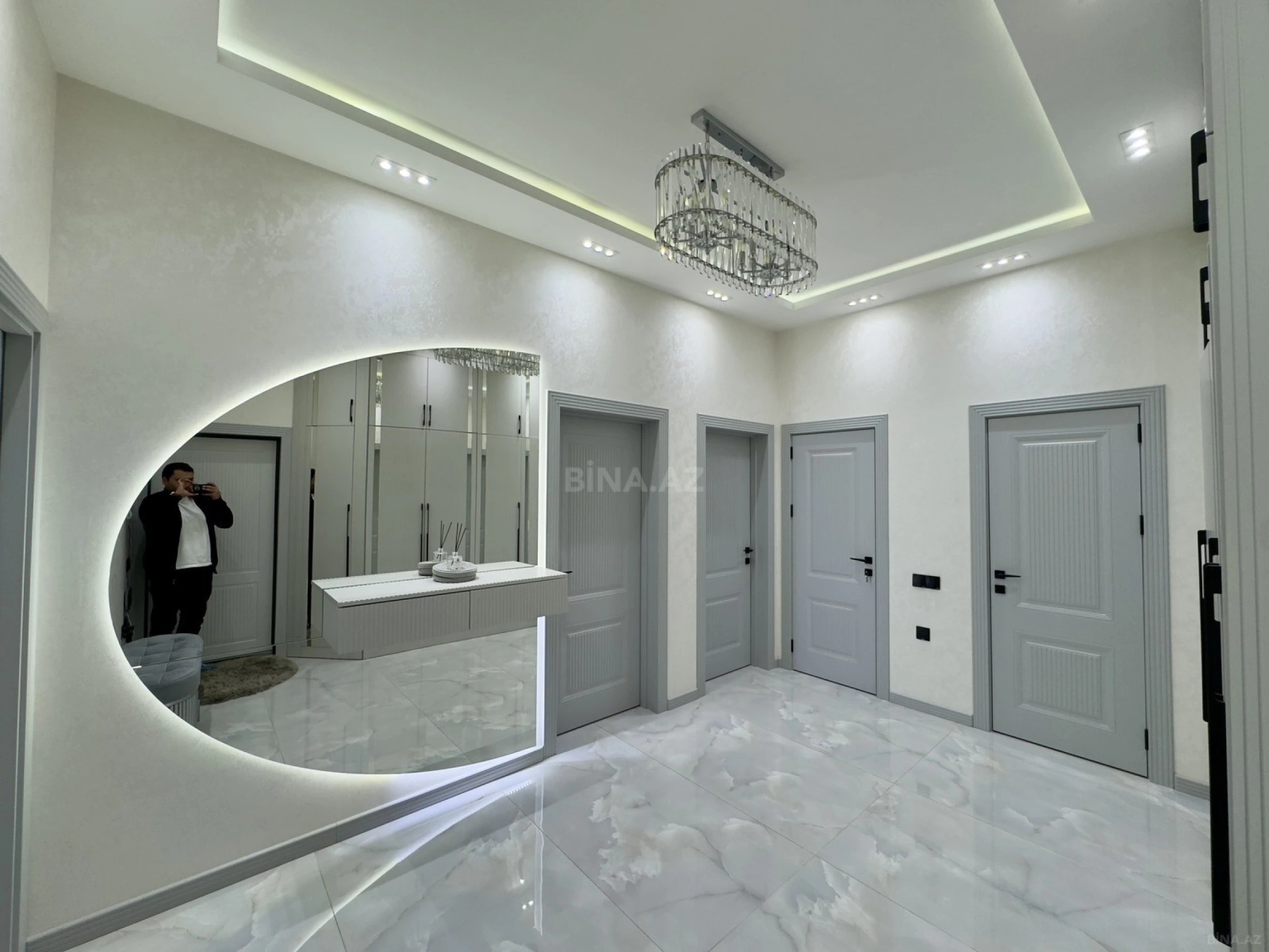 Satılır 3 otaqlı mənzil 107 m²