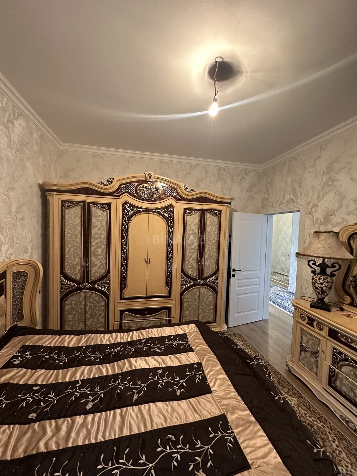 Satılır 4 otaqlı həyət evi 180 m²