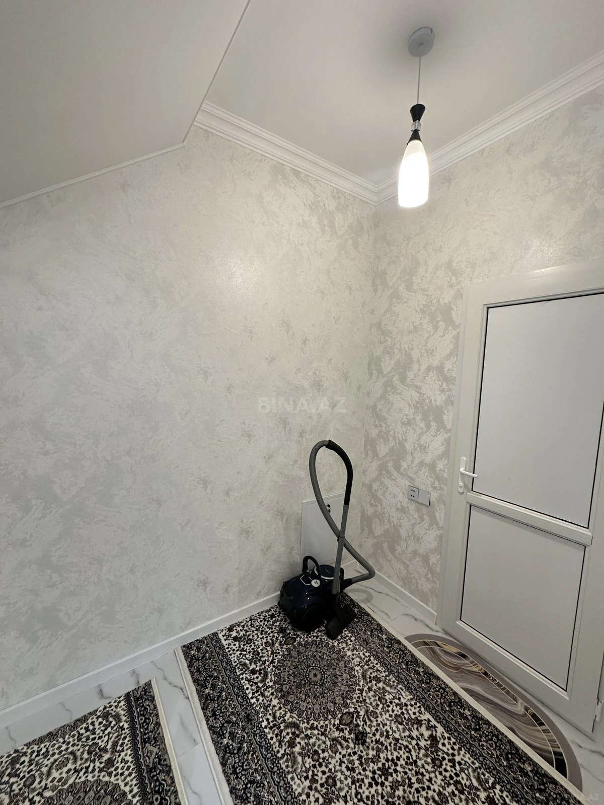 Satılır 4 otaqlı həyət evi 180 m²