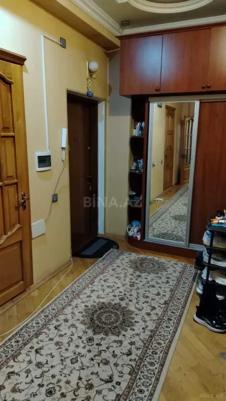 Satılır 2 otaqlı mənzil 74 m²