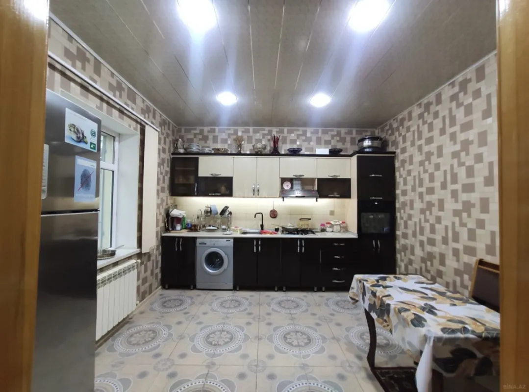 Satılır 6 otaqlı həyət evi 200 m²