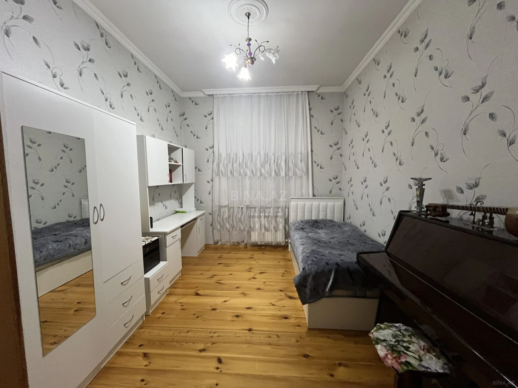 Satılır 6 otaqlı həyət evi 200 m²