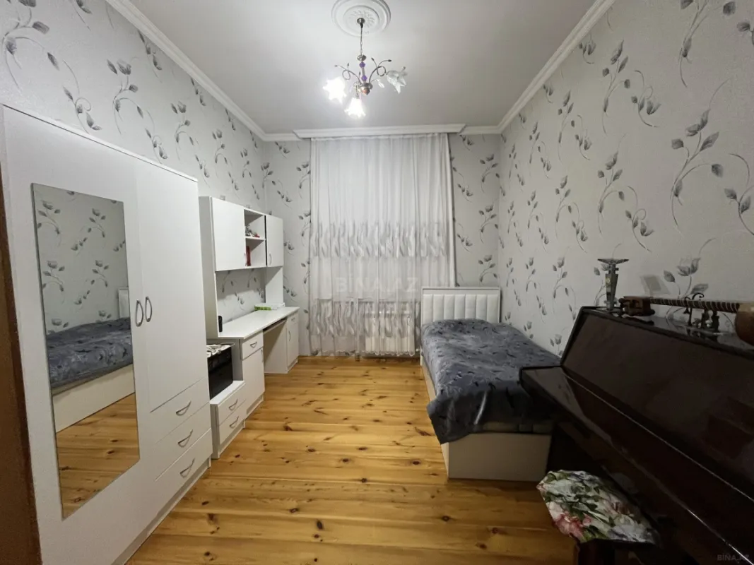 Satılır 6 otaqlı həyət evi 200 m²