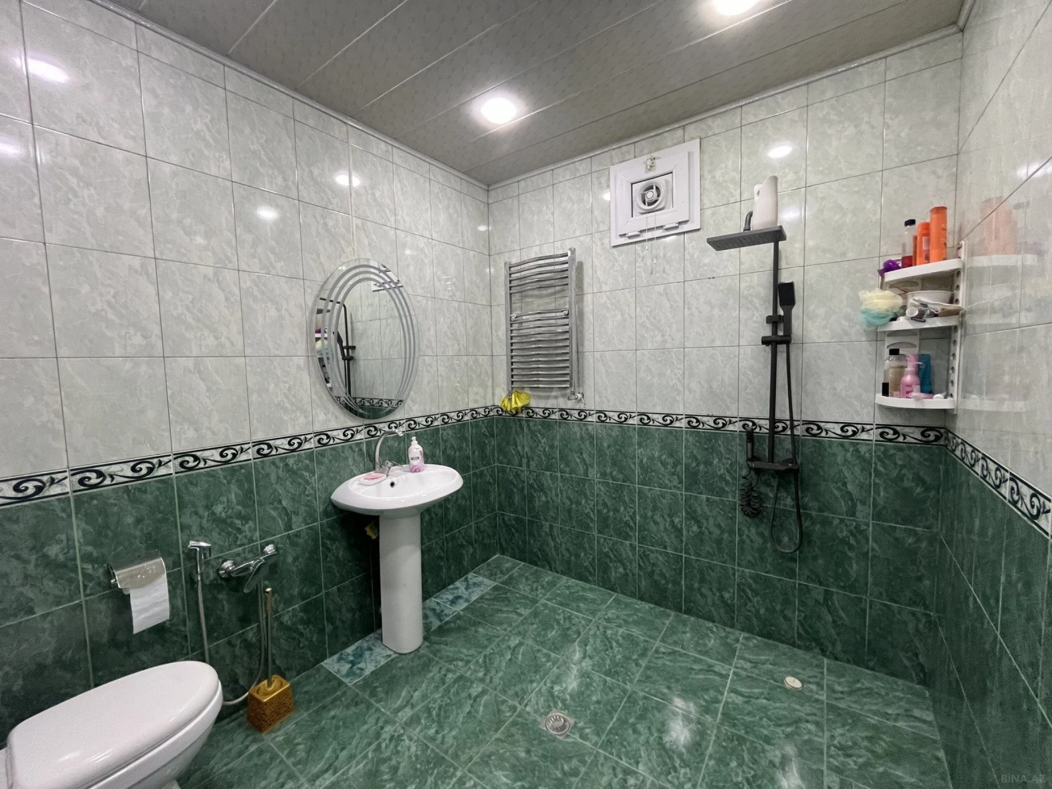 Satılır 6 otaqlı həyət evi 200 m²