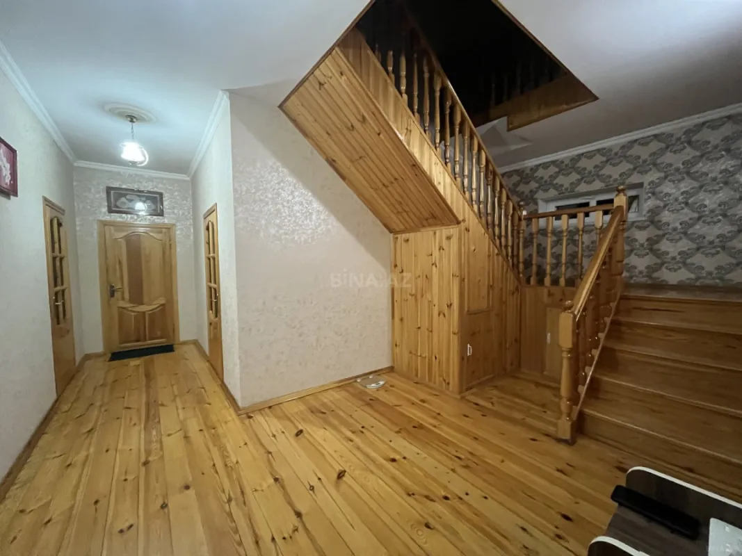 Satılır 6 otaqlı həyət evi 200 m²