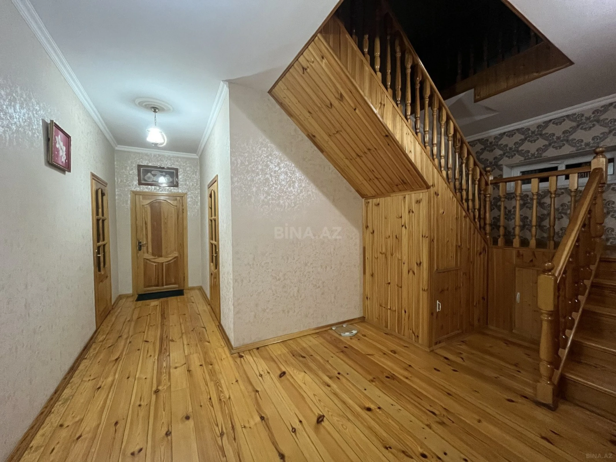 Satılır 6 otaqlı həyət evi 200 m²