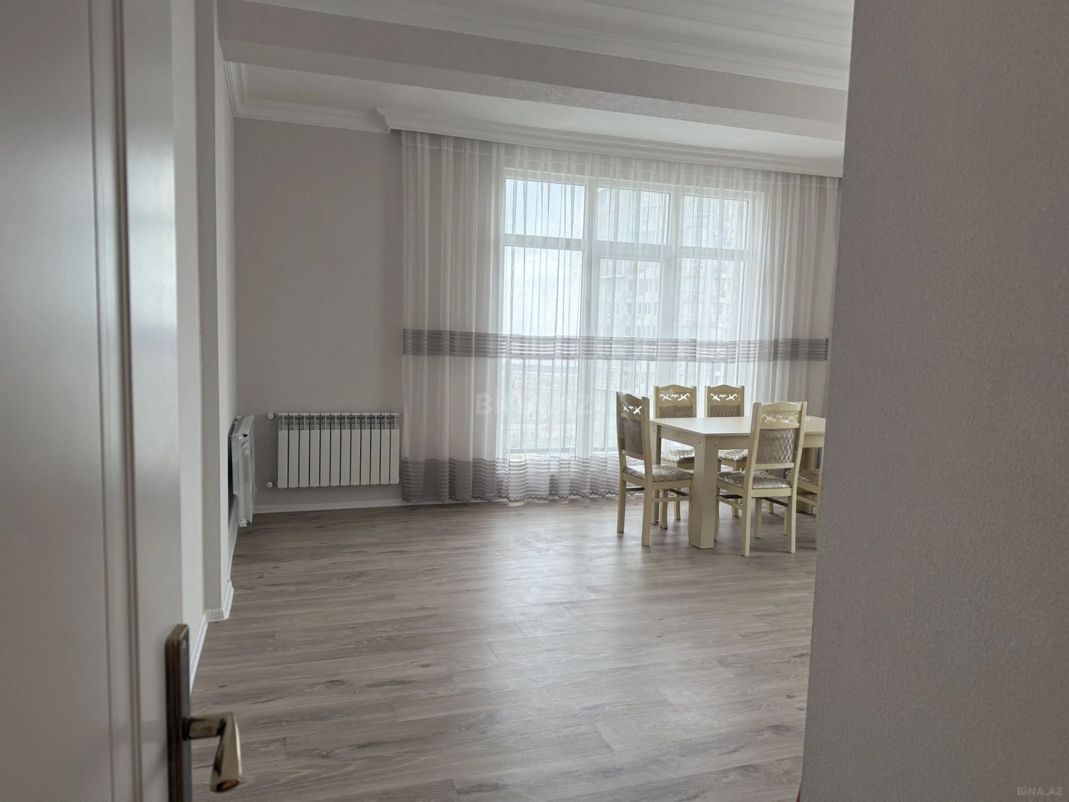 Kirayə verilir 2 otaqlı mənzil 92 m²