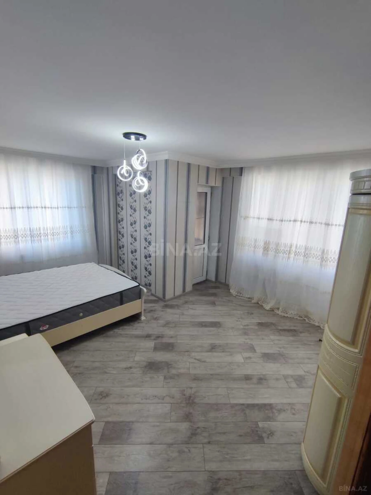 Kirayə verilir 3 otaqlı mənzil 120 m²