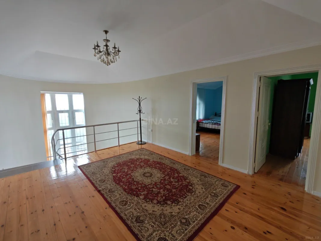 Satılır 7 otaqlı həyət evi 250 m²
