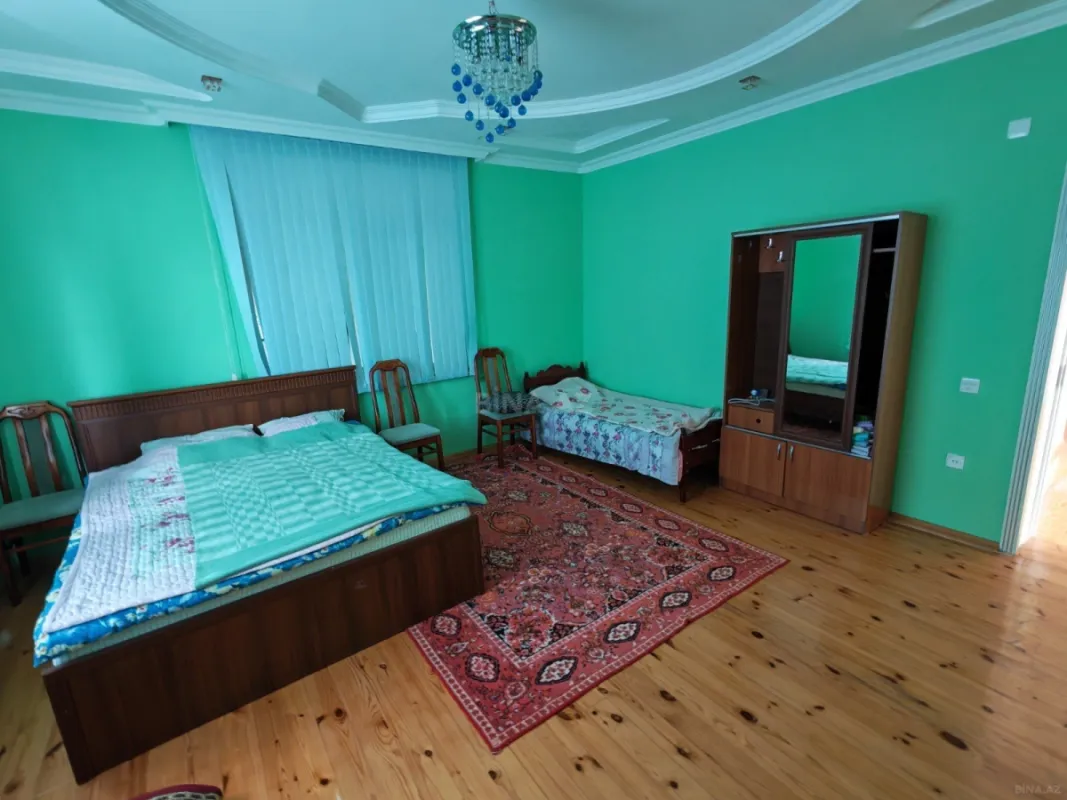 Satılır 7 otaqlı həyət evi 250 m²
