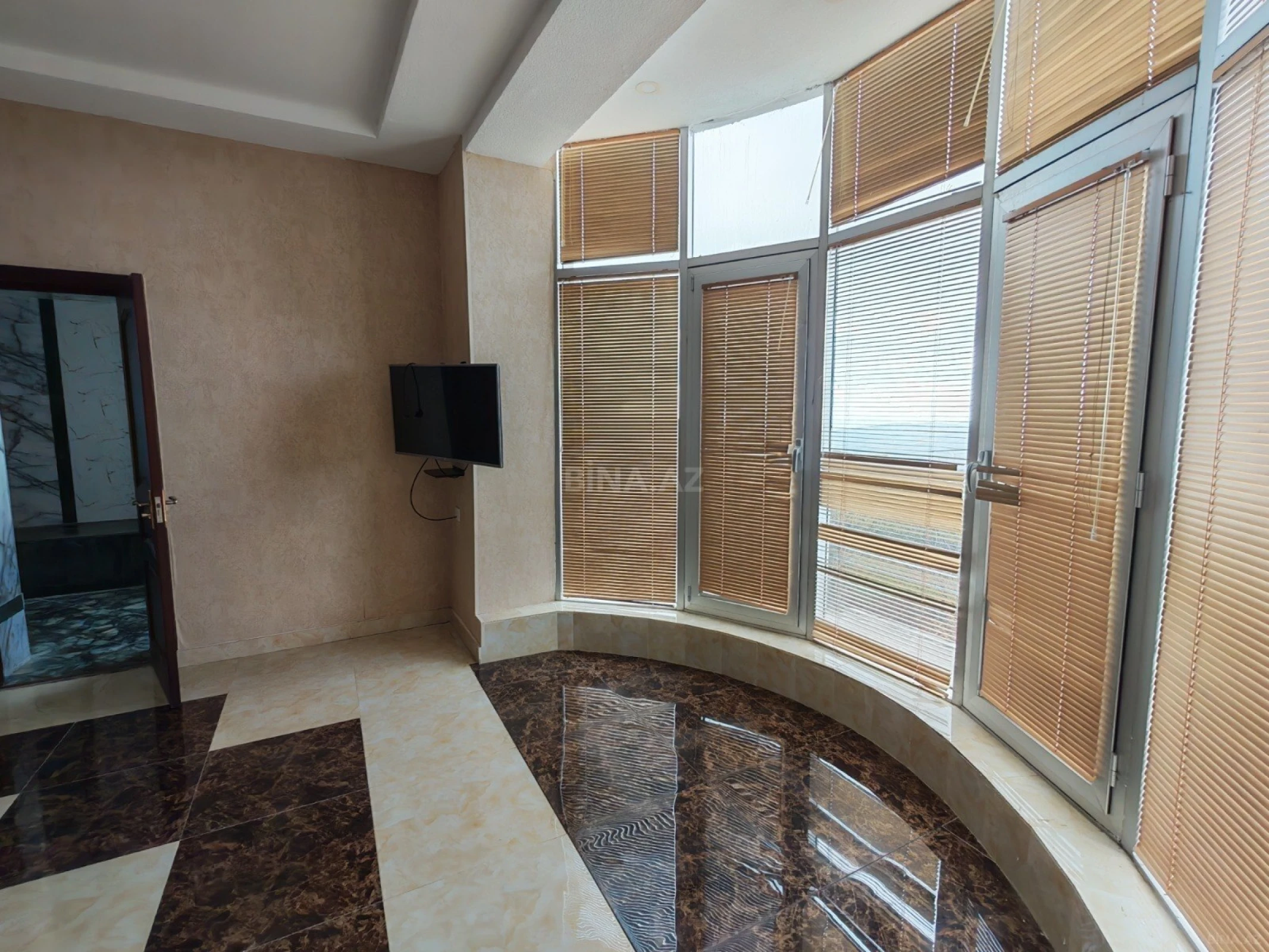 Satılır 7 otaqlı həyət evi 250 m²